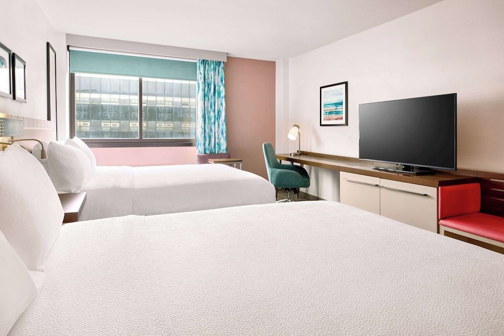 Room, 2 Queen Beds, Bathtub (Mobility & Hearing)