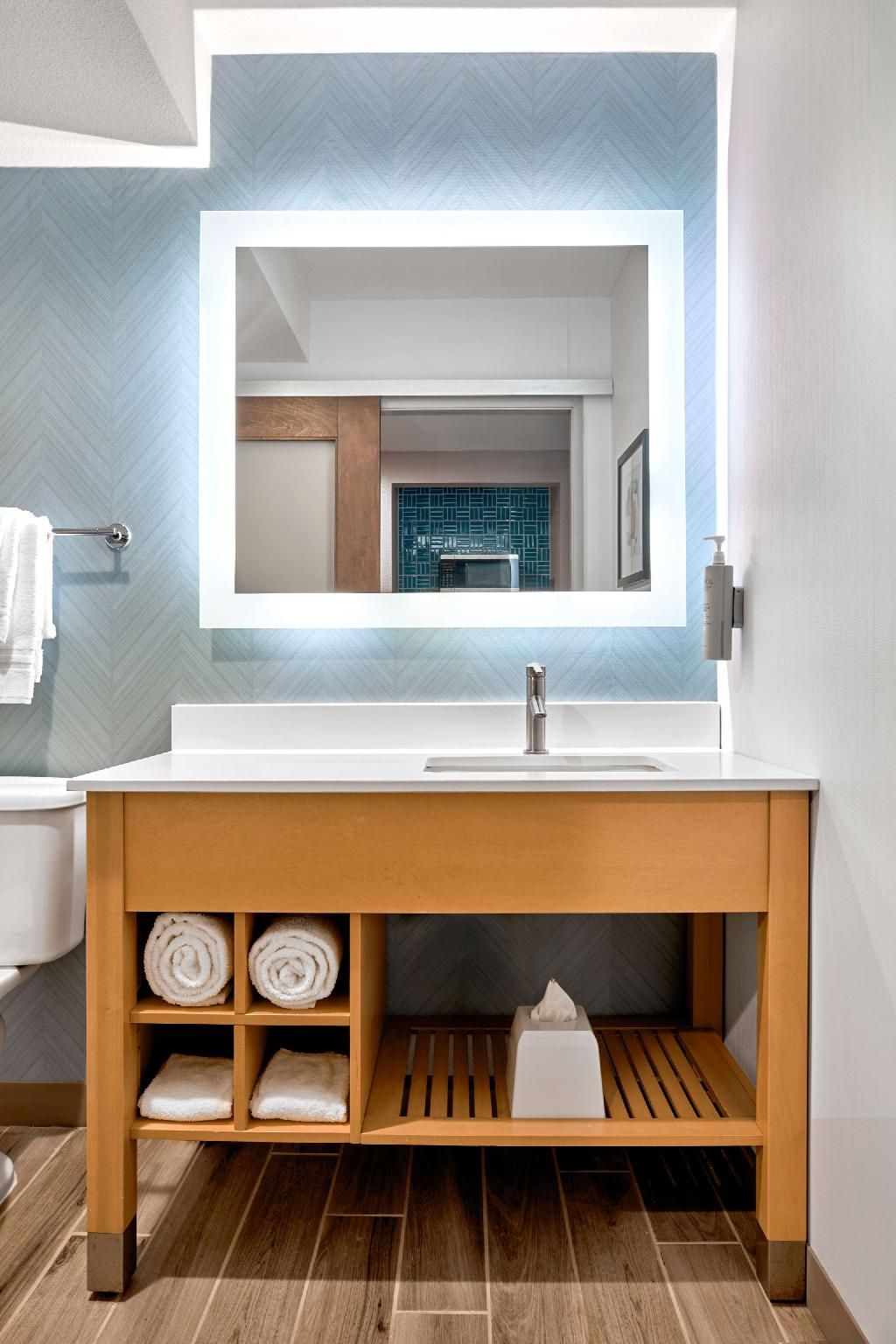 Hilton Garden Inn LAX Los Angeles Airport 1 King Bed 2