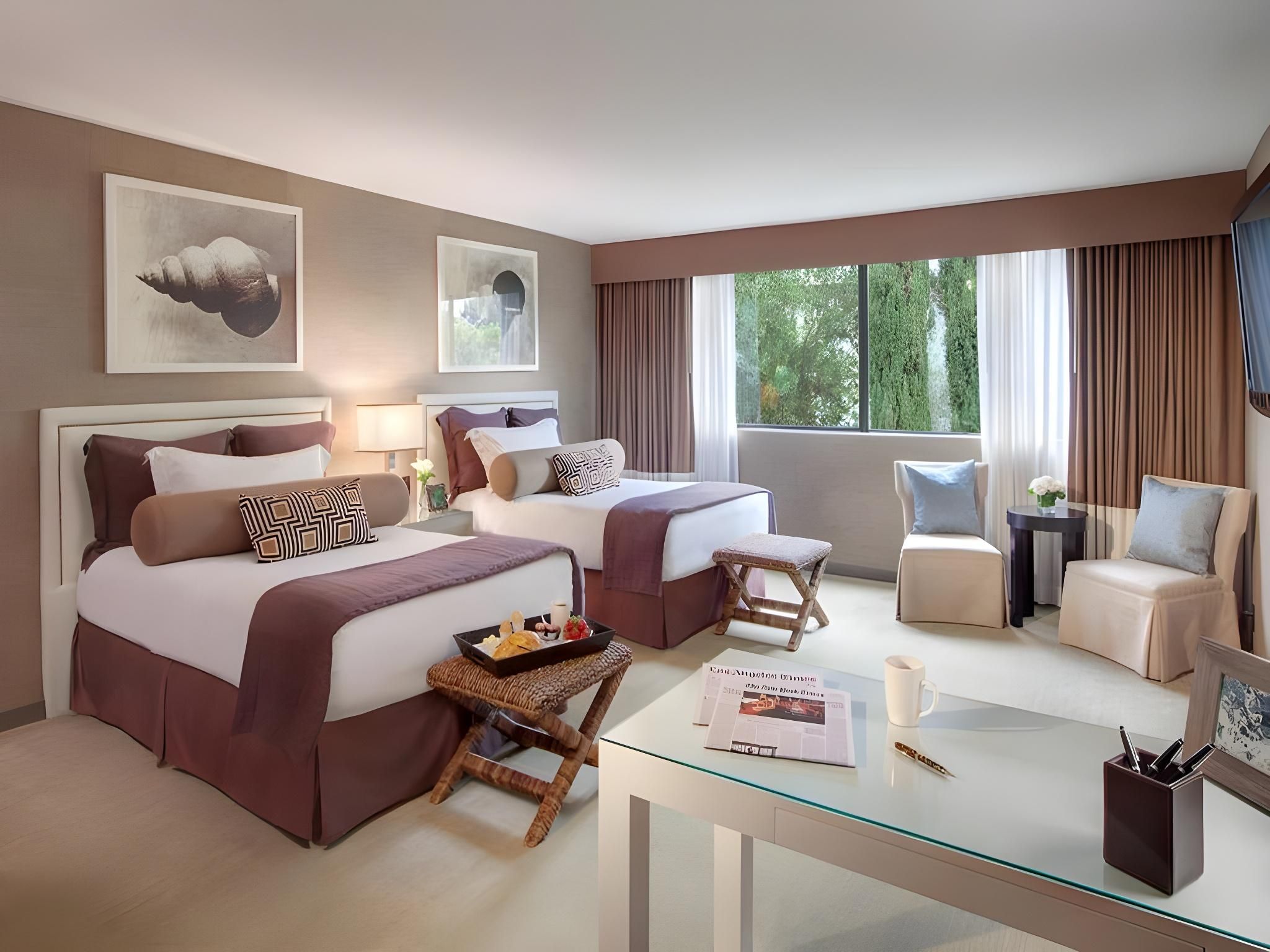 undefined Luxe Sunset Boulevard Hotel 8