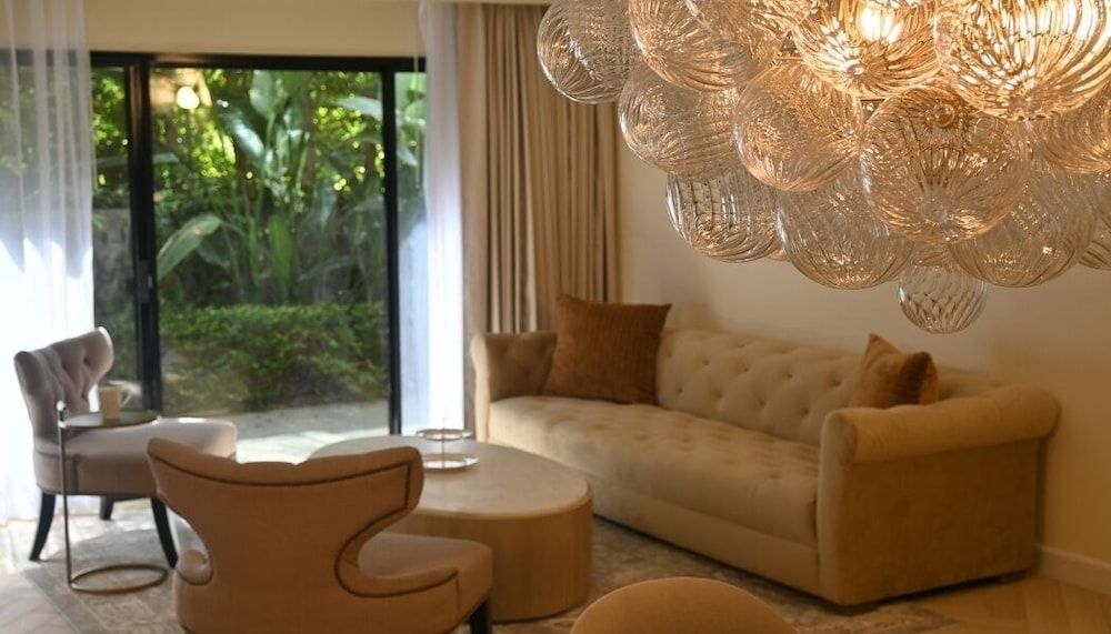 undefined Luxe Sunset Boulevard Hotel 4