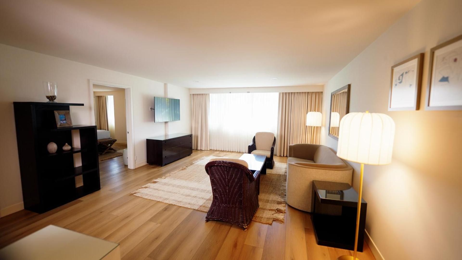 undefined Luxe Sunset Boulevard Hotel 5
