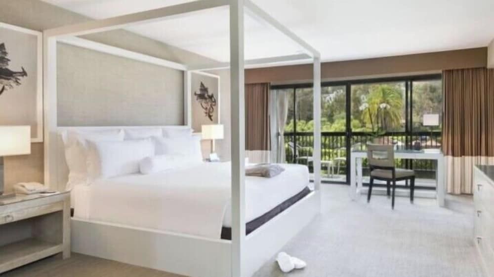 undefined Luxe Sunset Boulevard Hotel 9