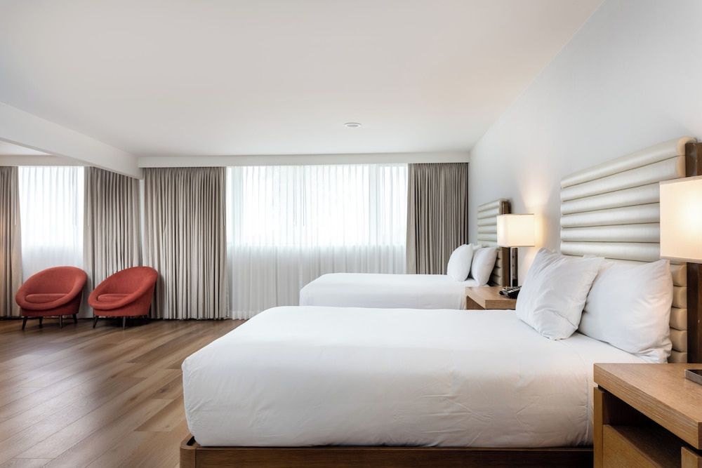undefined Luxe Sunset Boulevard Hotel 2