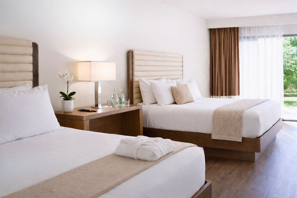 undefined Luxe Sunset Boulevard Hotel 7