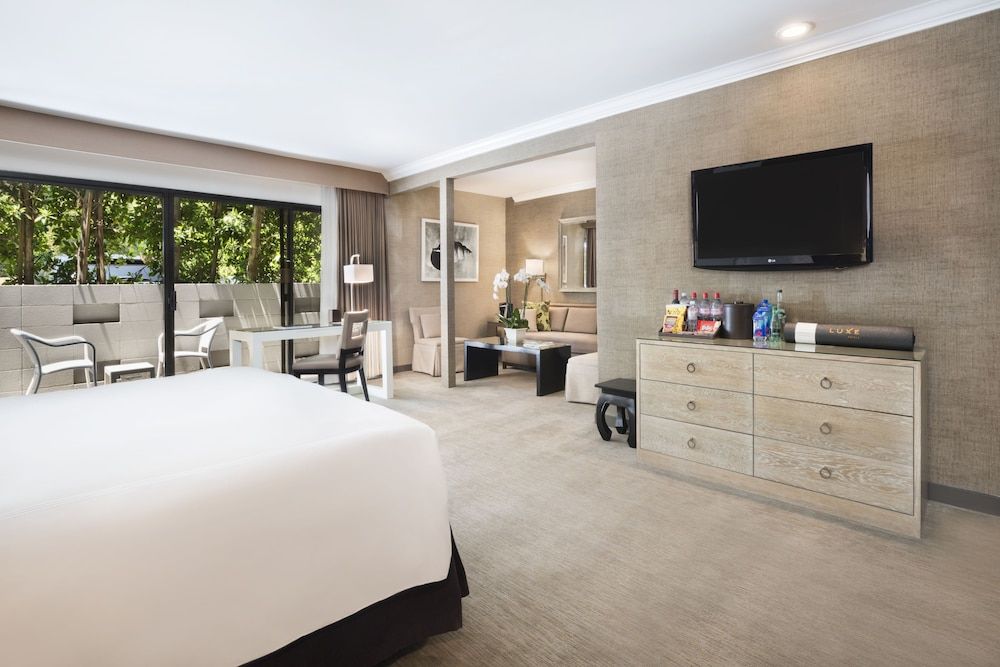 undefined Luxe Sunset Boulevard Hotel