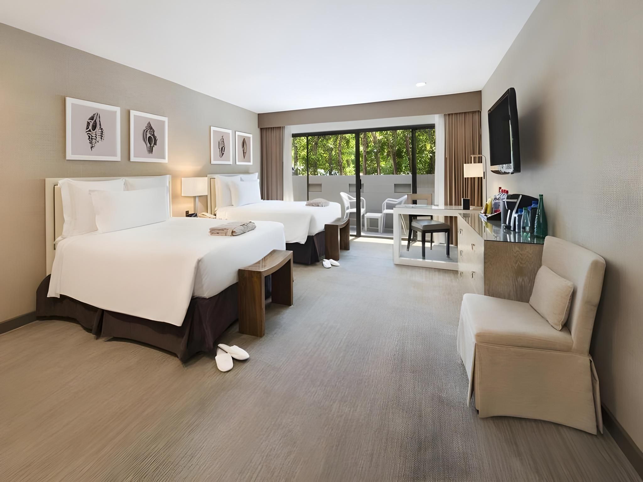 undefined Luxe Sunset Boulevard Hotel 10