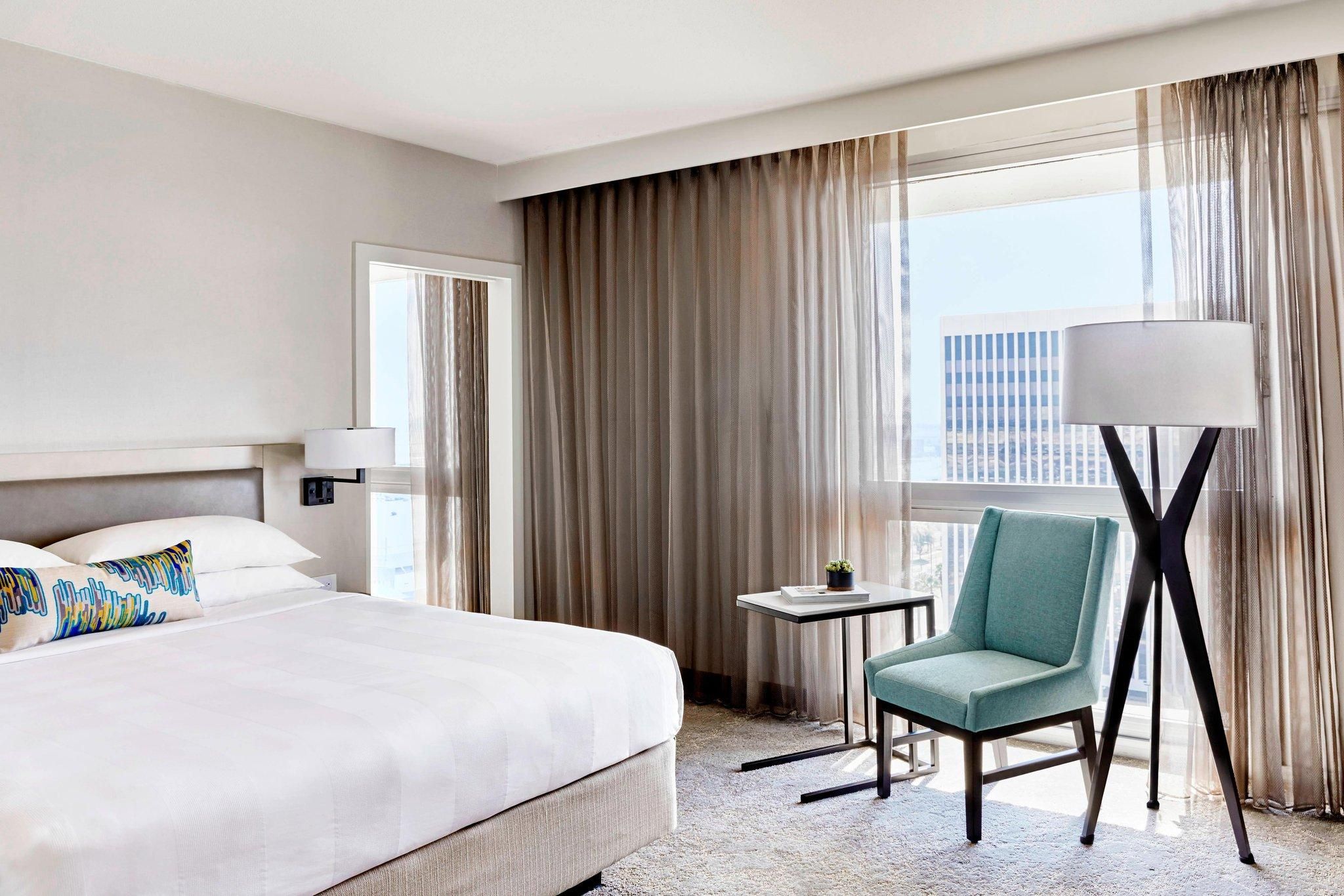 1 Bedroom Suite, 1 King, Sofa bed