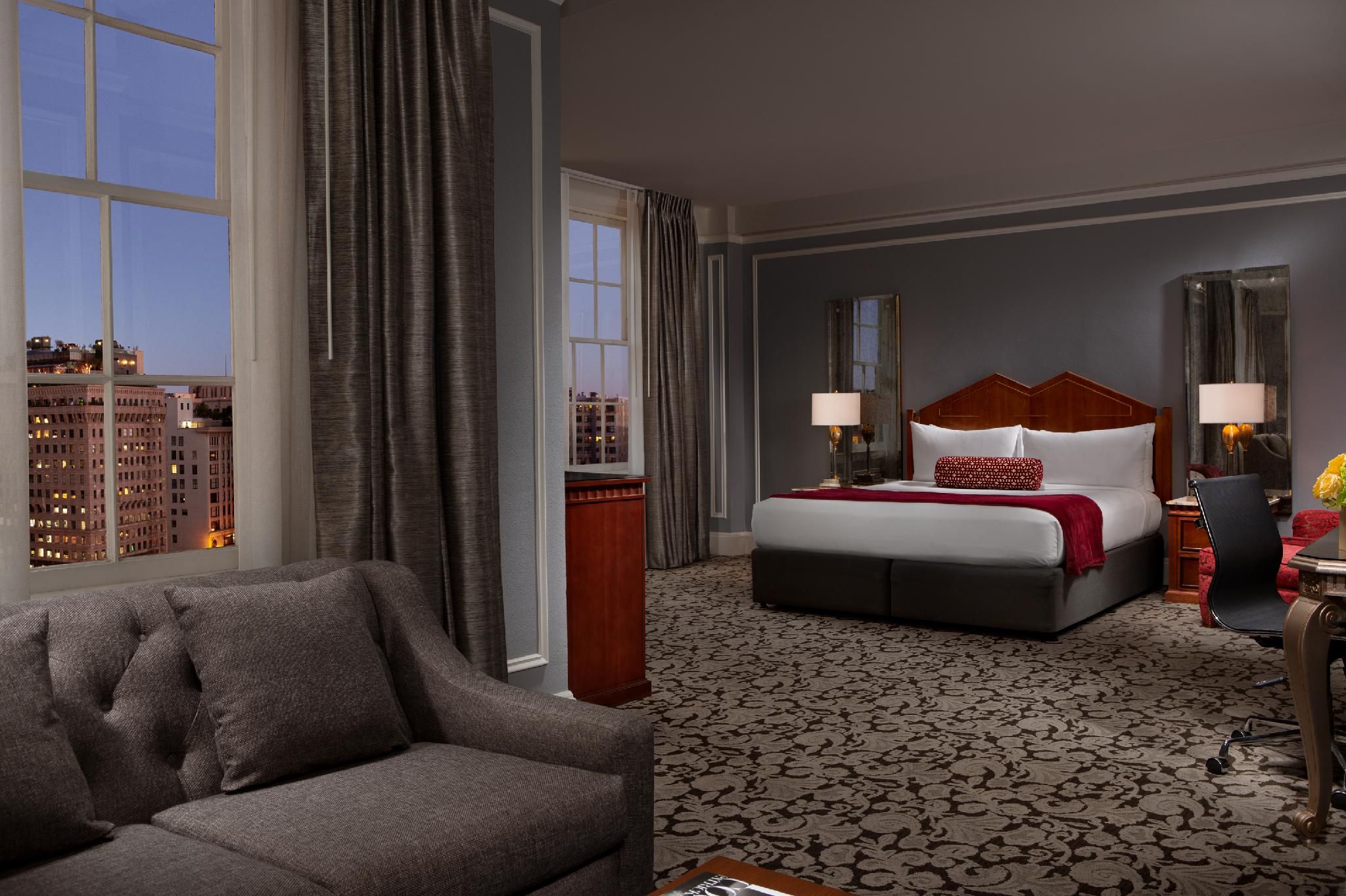 Studio Suite King with Lounge Access