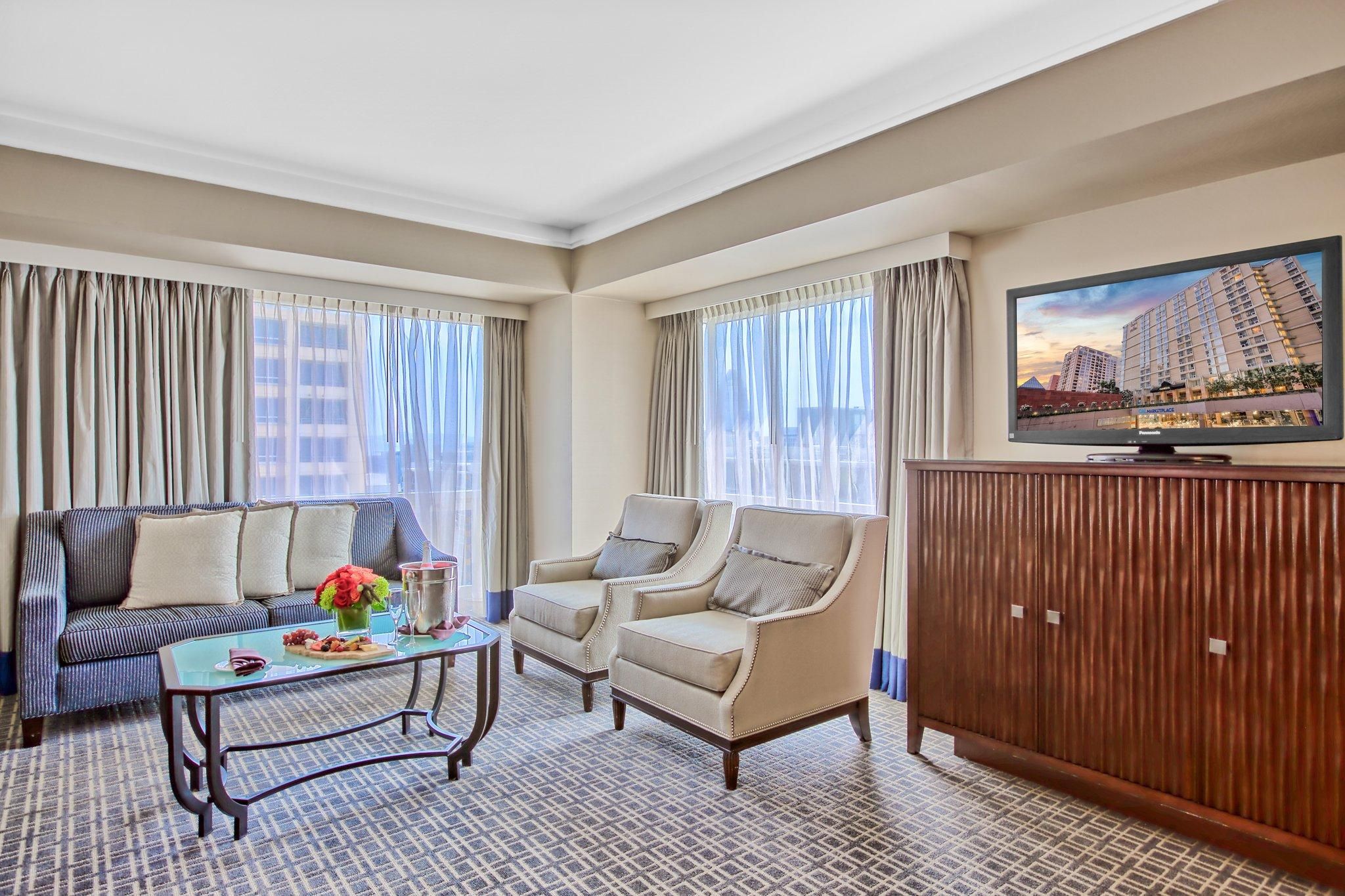 Deluxe Executive Suite - 1 King Bed