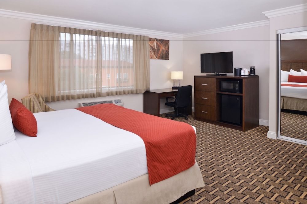 undefined Best Western Plus LA Mid Town Hotel 3