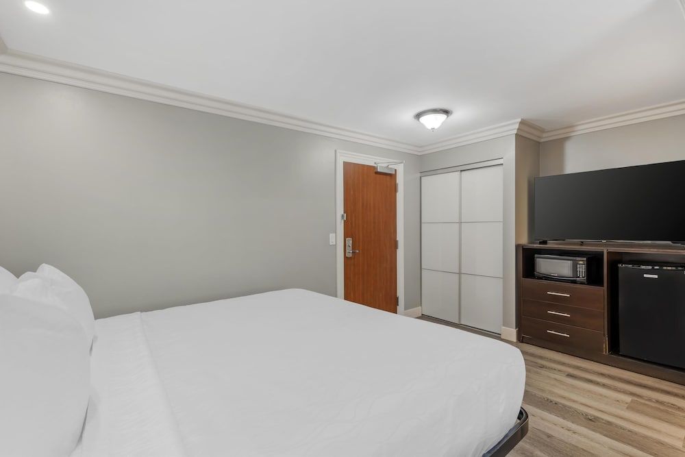 undefined Best Western Plus LA Mid Town Hotel 7