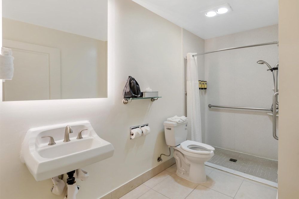 undefined Best Western Plus LA Mid Town Hotel 8