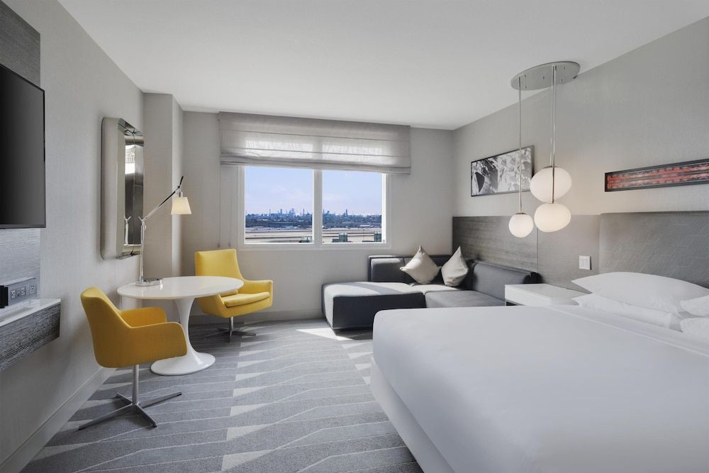 Hyatt Regency Los Angeles International Airport 1 King Bed