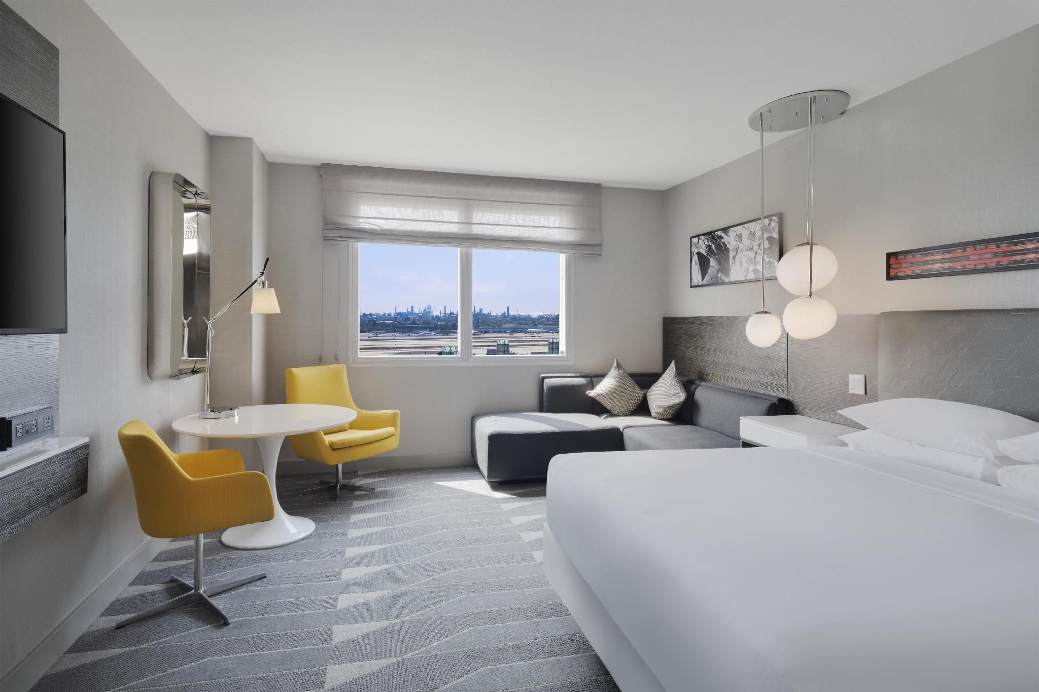 One King Bed View Ada Tub