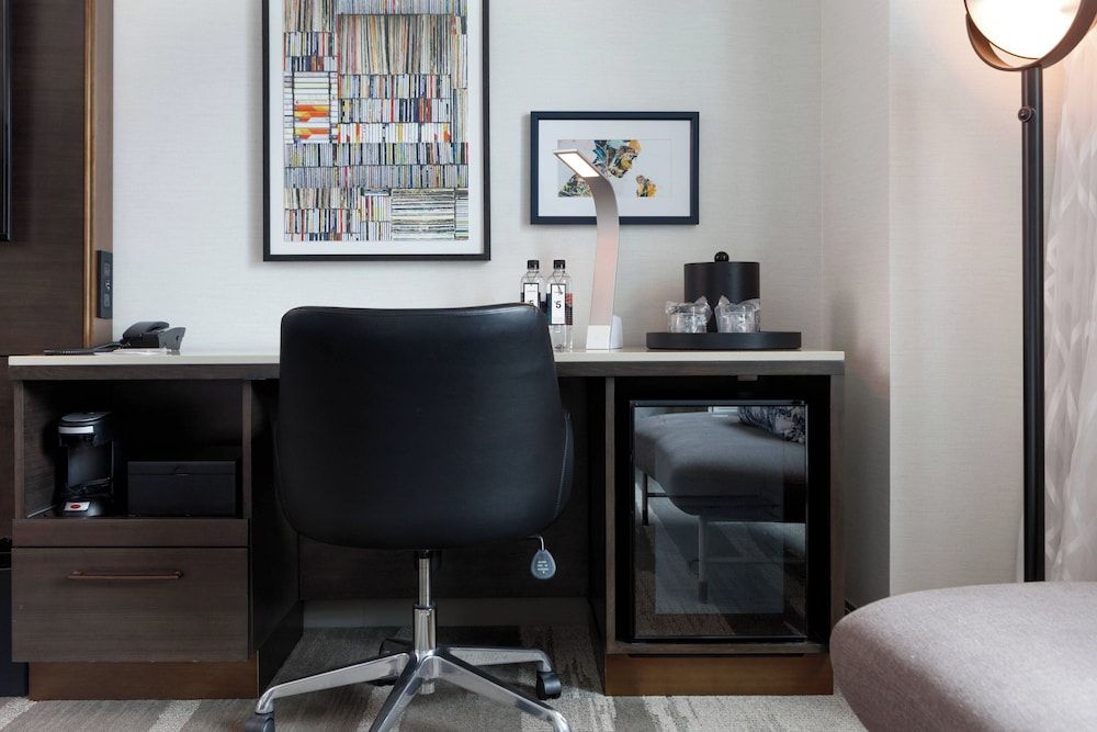 Renaissance Los Angeles Airport Hotel Room, 2 Queen Beds, Non Smoking (Hearing Accessible) 4