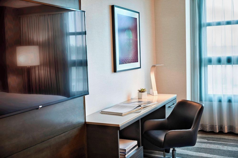 undefined Renaissance Los Angeles Airport Hotel 3