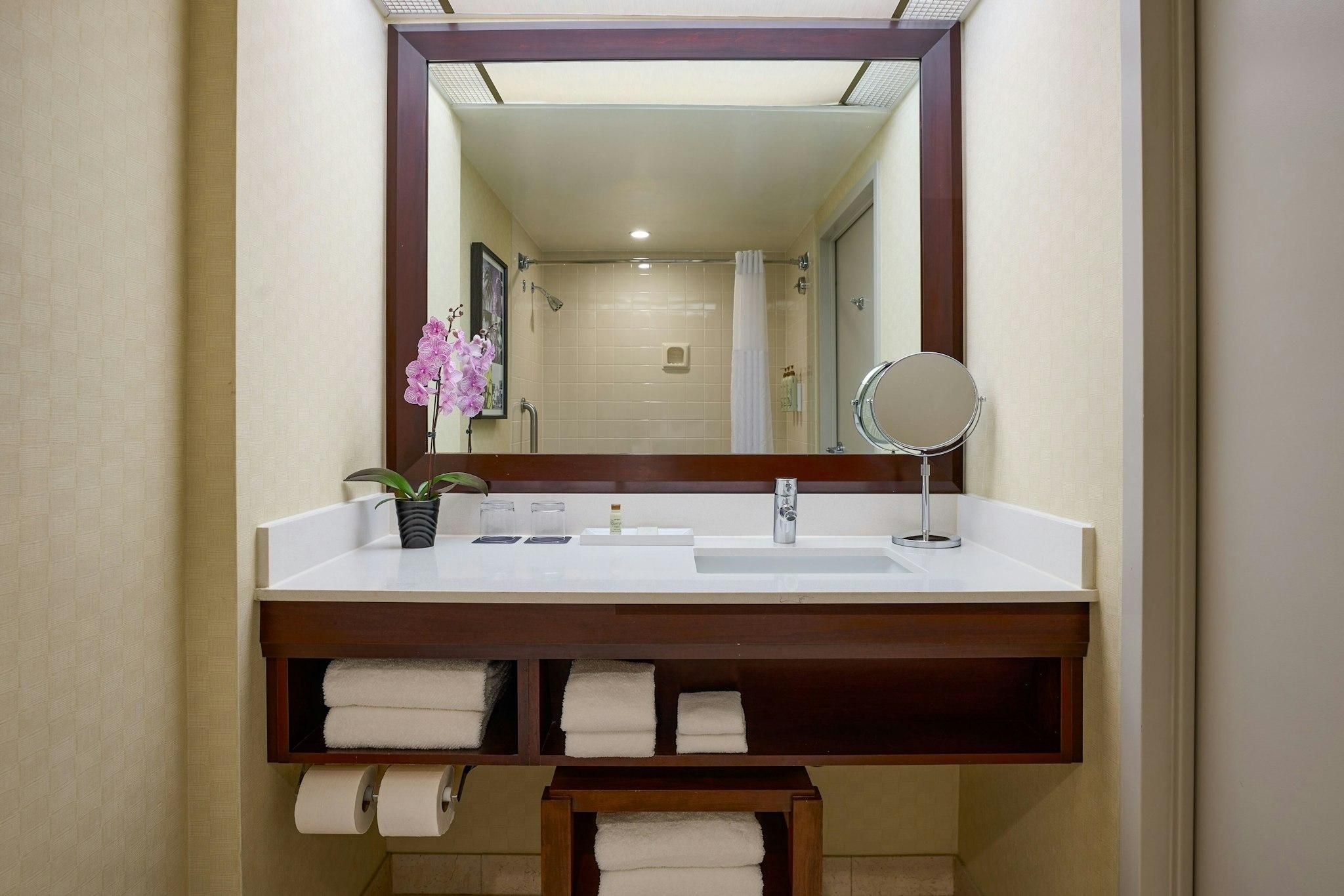 undefined Renaissance Los Angeles Airport Hotel 8