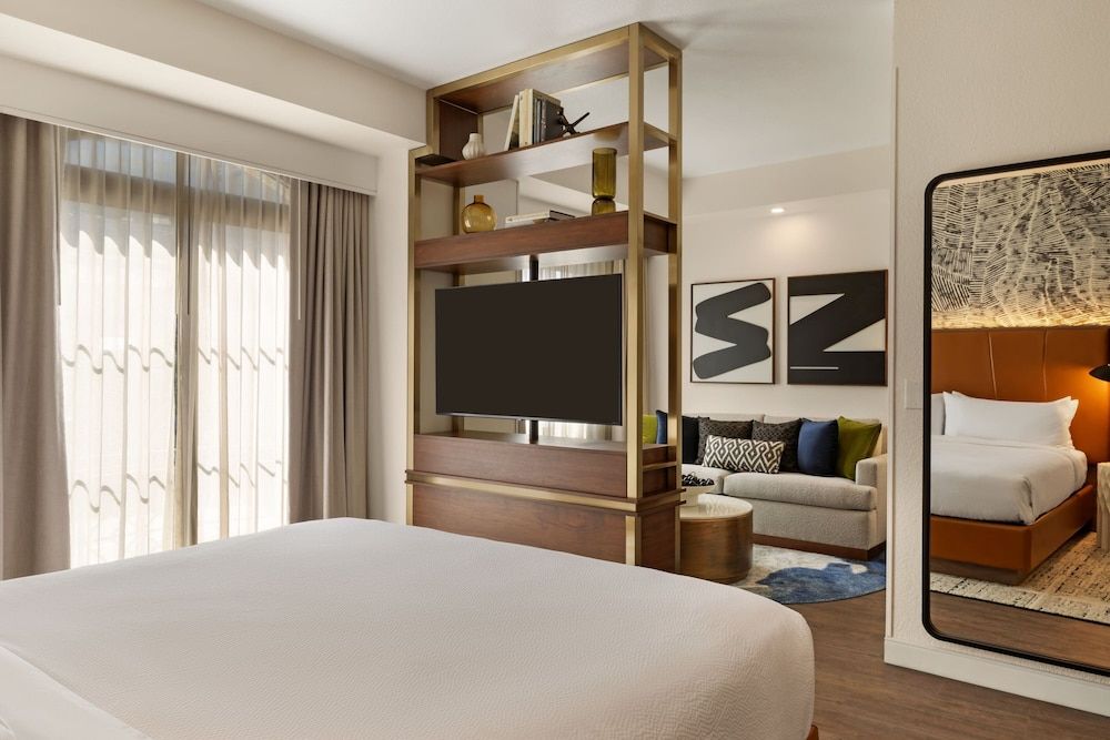 Burton House, Beverly Hills, A Tribute Portfolio Hotel Deluxe Studio, 1 Queen Bed 4