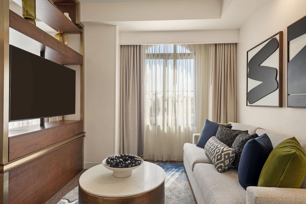 Burton House, Beverly Hills, A Tribute Portfolio Hotel Deluxe Studio, 1 Queen Bed 11