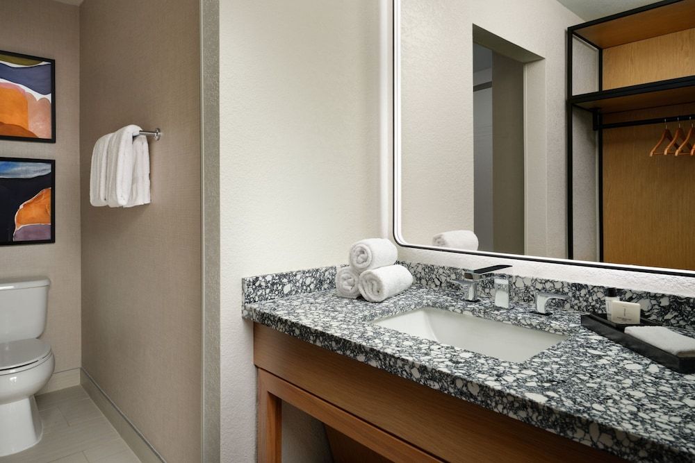 Burton House, Beverly Hills, A Tribute Portfolio Hotel Deluxe Studio, 1 Queen Bed 9