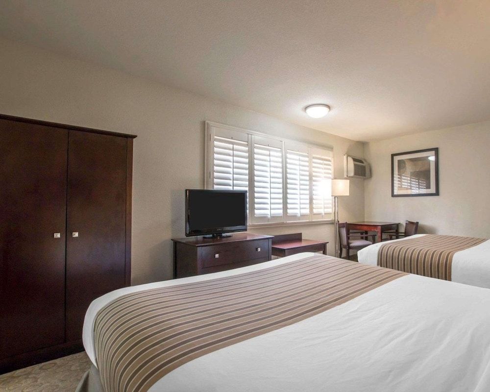 undefined Rodeway Inn Los Angeles Convention Center 10