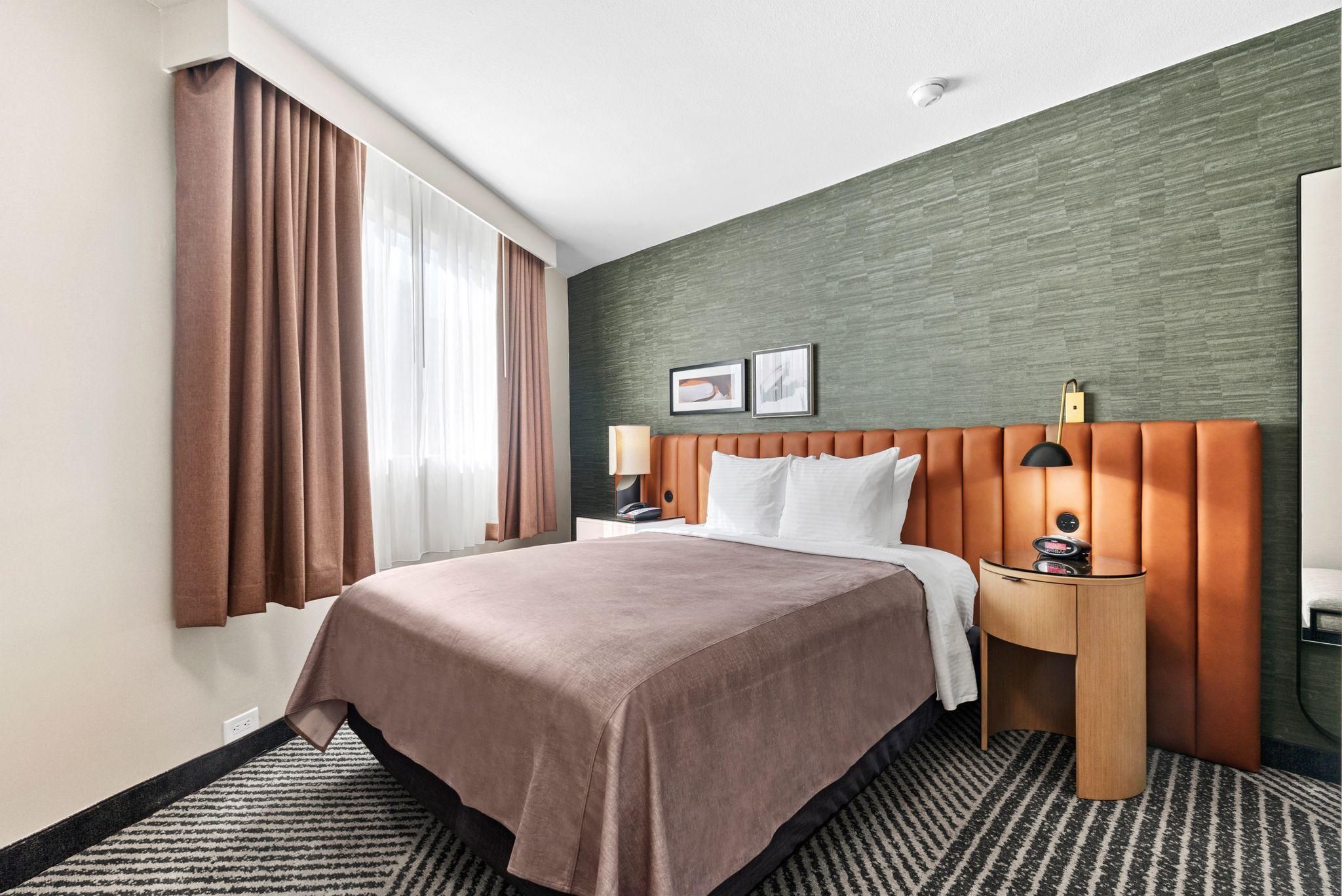 Standard Queen Room