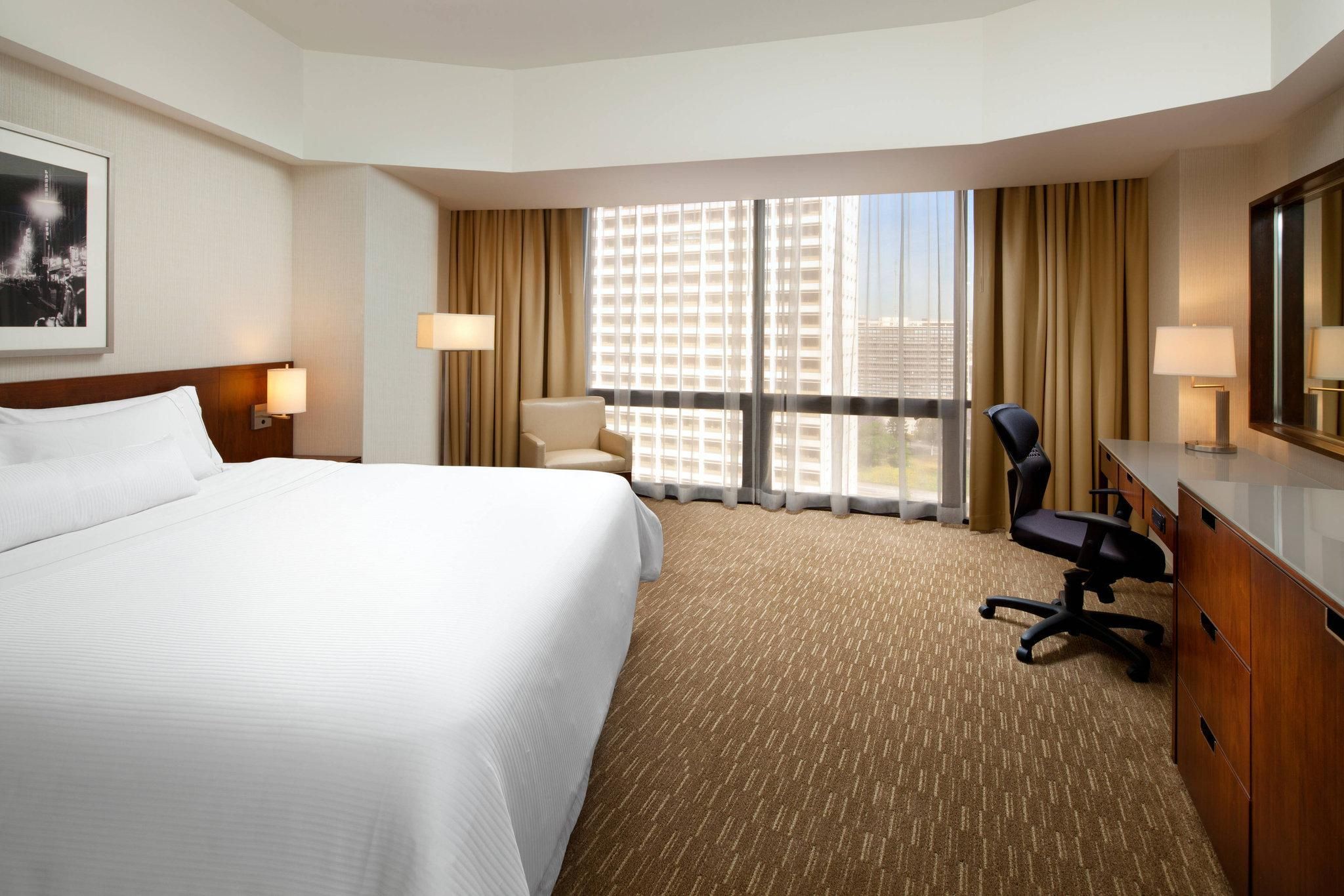 Larger Guest room, 1 King, City view, Center Tower