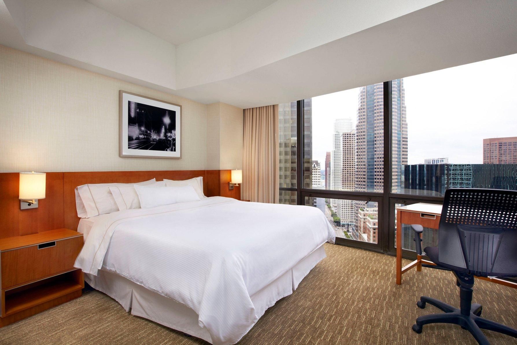 Larger Guest room, 1 King,  City view, Center Tower