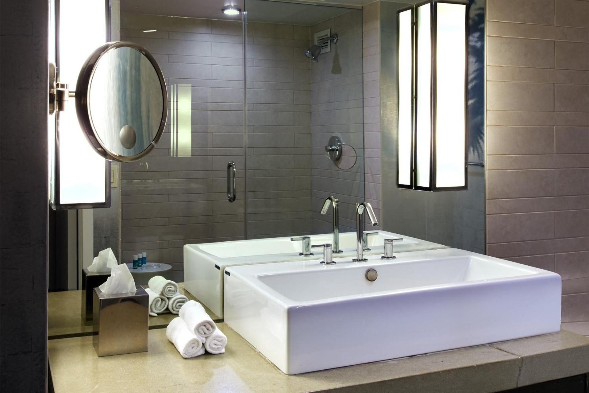 Spectacular One-Bedroom Suite with Two Double Beds - Mobility and Hearing Accessible with Roll-in Shower