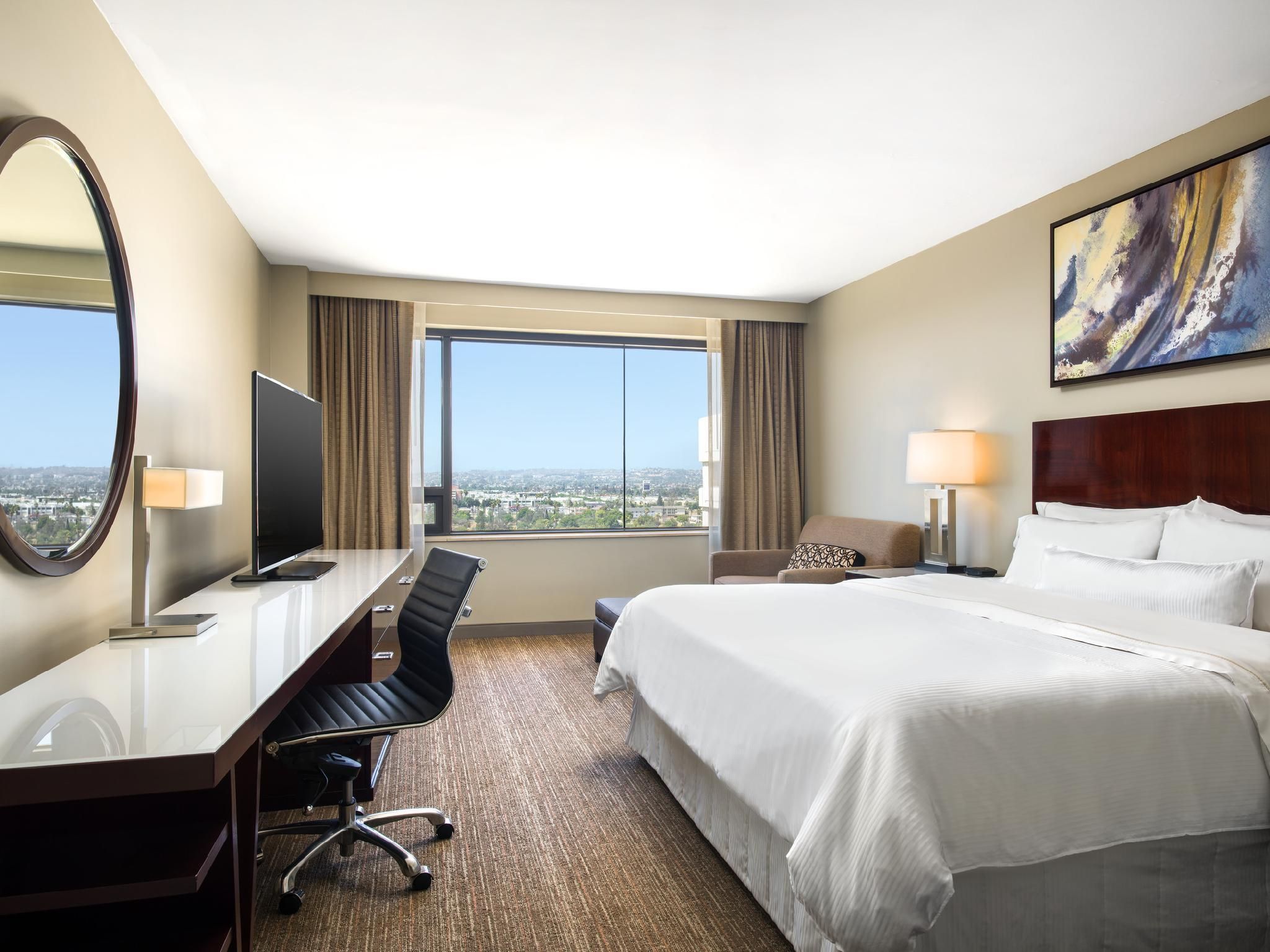 Club Lounge Access, Executive Guest Room, 1 King, Sofa Bed, High Floor