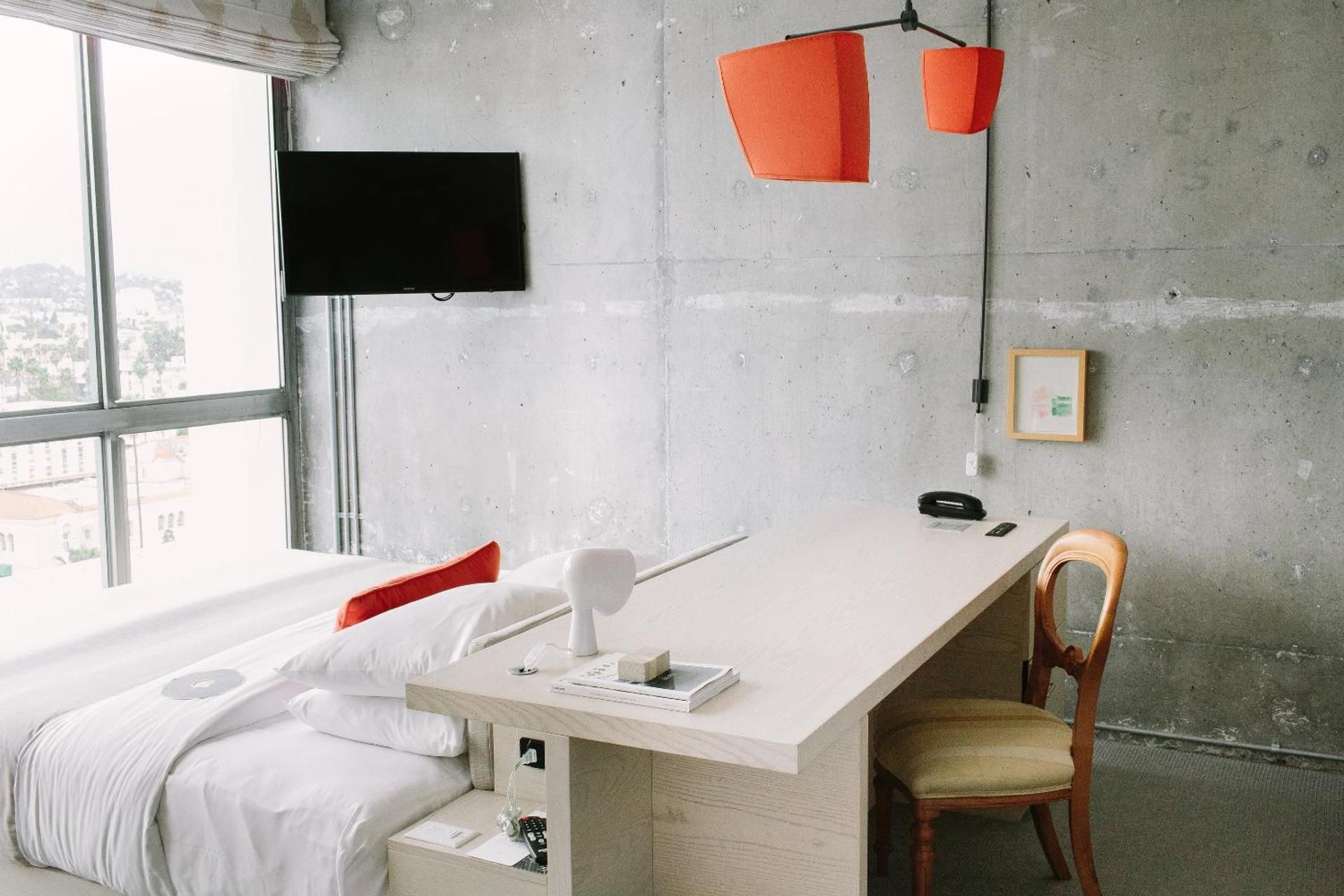 High-level Hollywood Hills View King