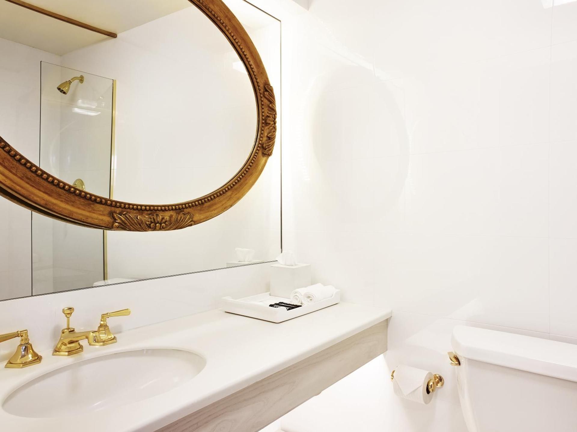 High-level Hollywood Hills View King