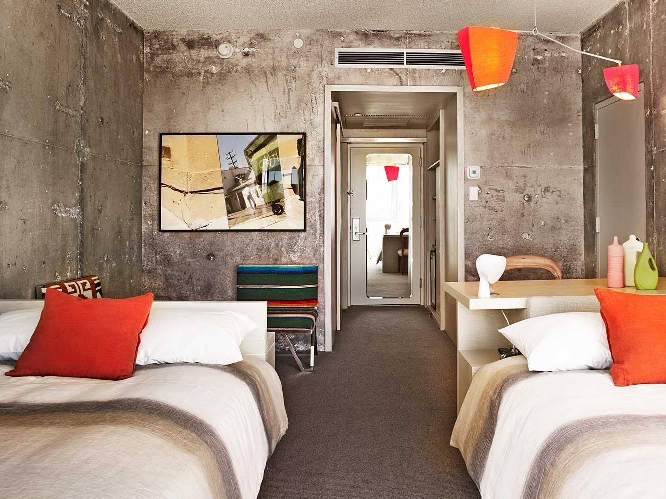 2 Double Beds