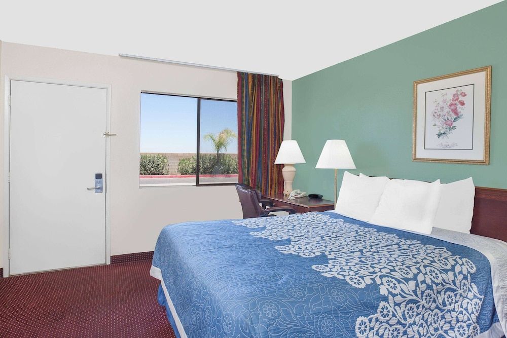 Deluxe Room, 1 Queen Bed, Non Smoking