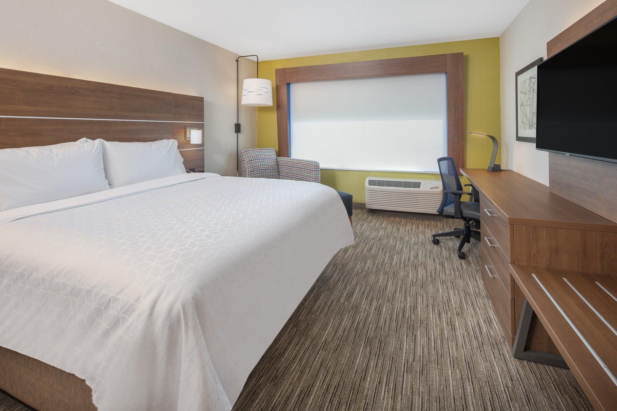 1 King Bed Leisure Non-Smoking