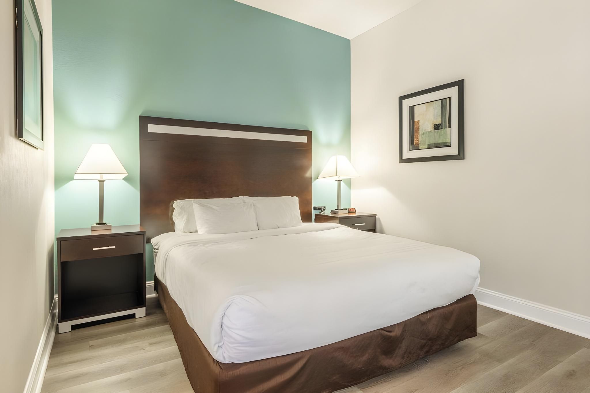 1 King Bed, Nonsmoking, Upgrade