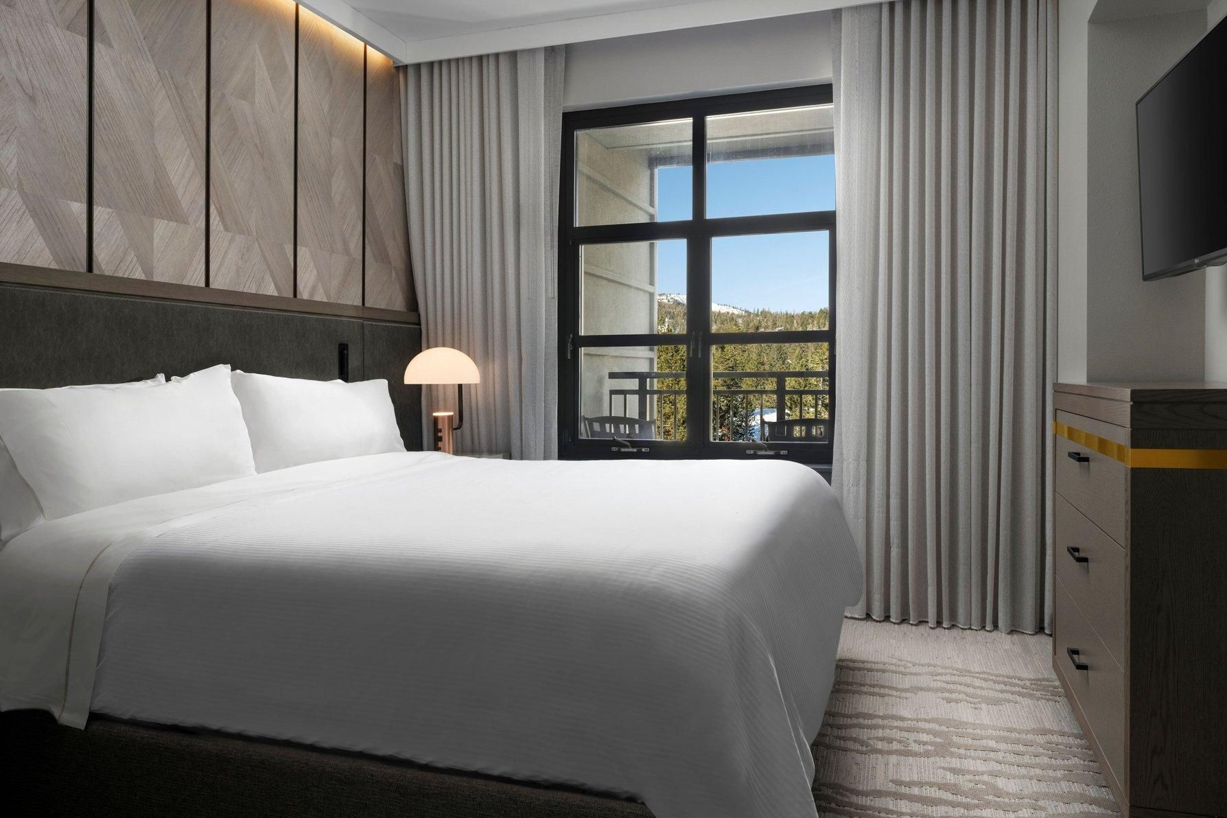 One Bedroom Suite, 1 Bedroom Suite, 1 King, Sofa bed, Balcony, Fireplace
