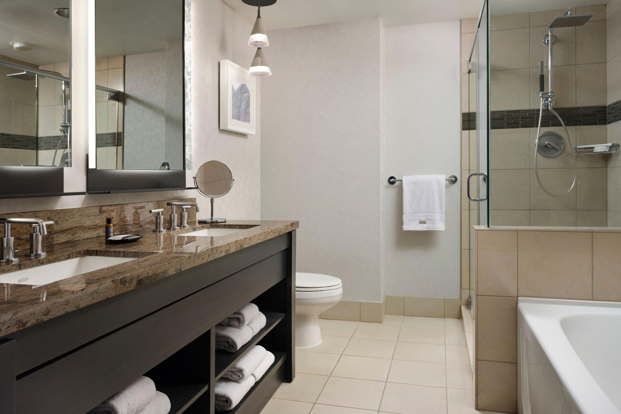 Mammoth Two Bedroom Suite, 2 Bedroom Larger Suite, Balcony, Fireplace