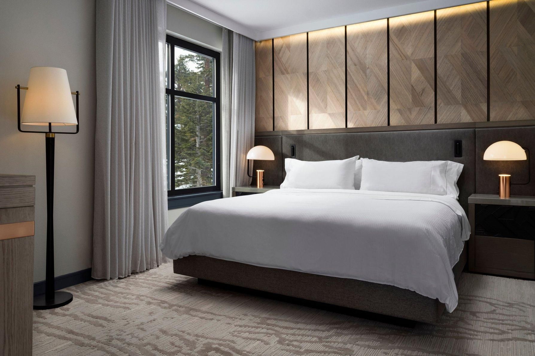 Mammoth Two Bedroom Suite, 2 Bedroom Larger Suite, Balcony, Fireplace