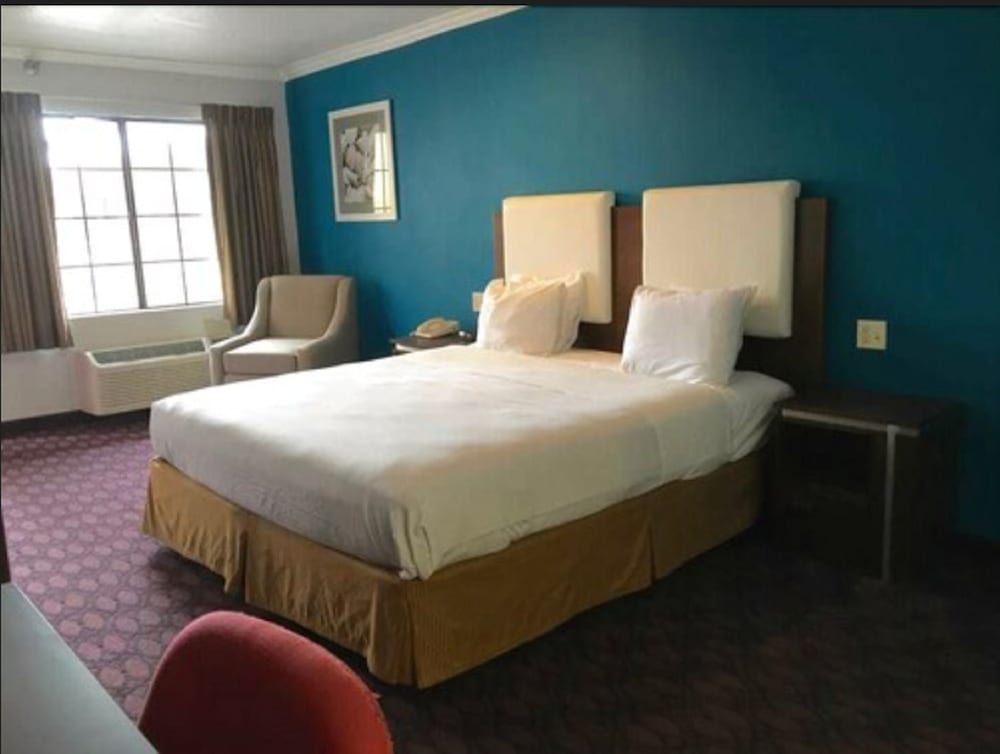 Hotel Pacific Manhattan Beach Queen Accessible 2