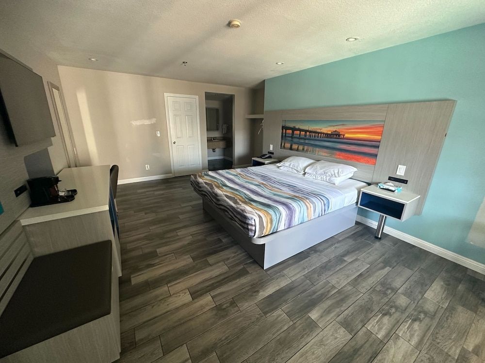 The Wave Manhattan Beach