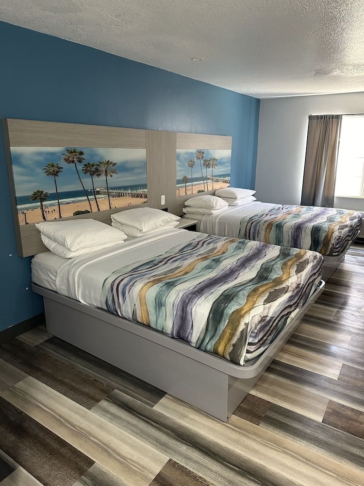 The Wave Manhattan Beach Standard Room, 2 Queen Beds, Non Smoking 2