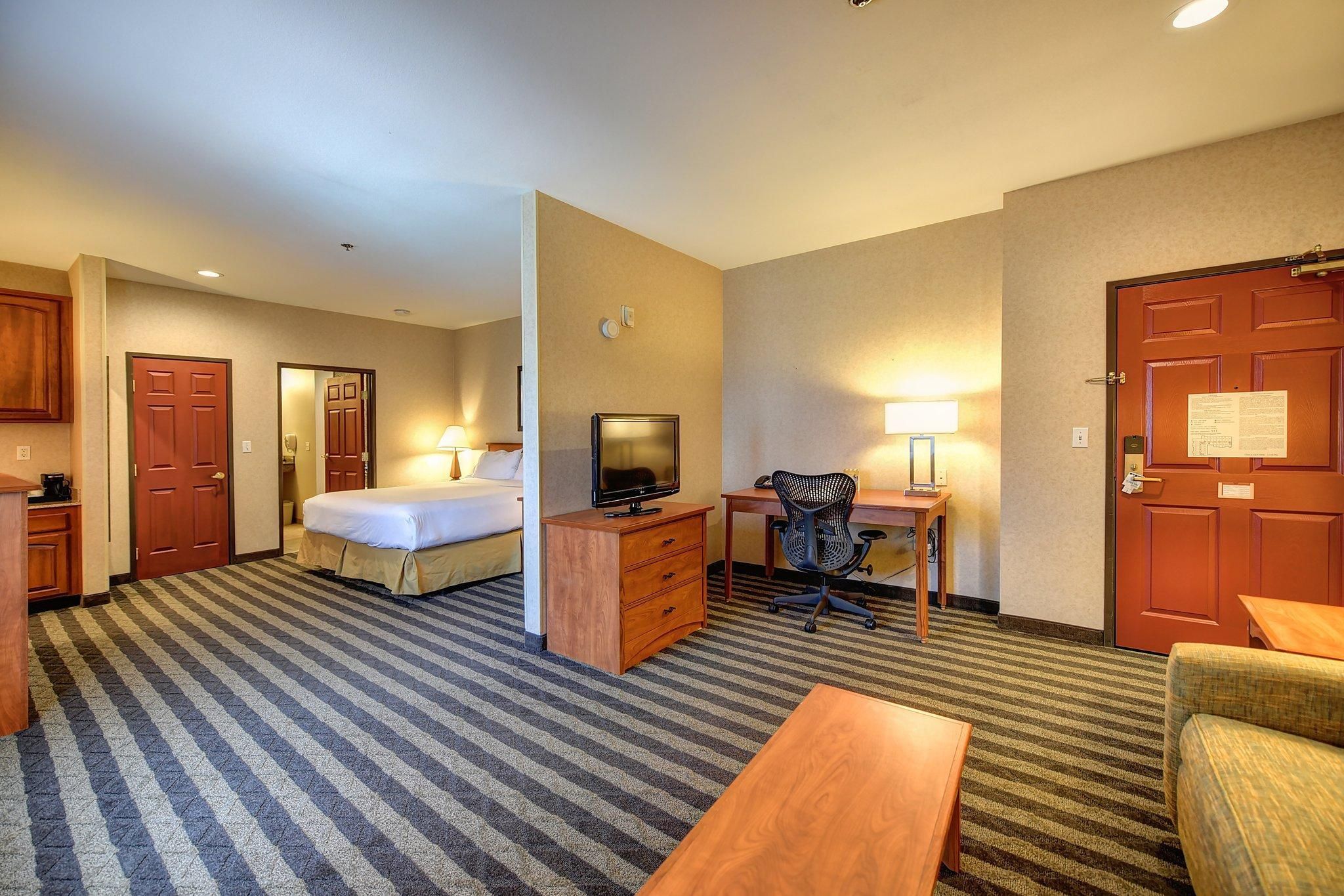 1 King Bed Suite