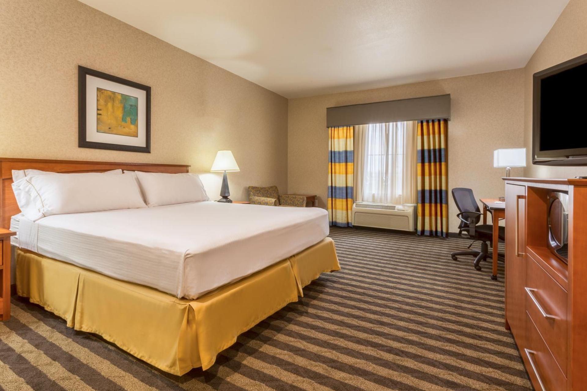 King Room - Hearing Accessible - Non-Smoking