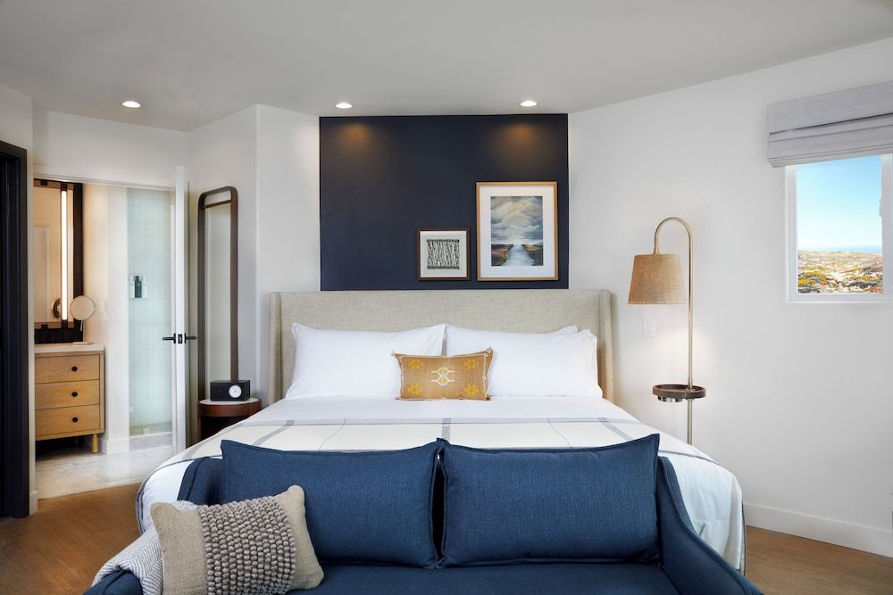Deluxe Room, 1 King Bed, Oceanfront