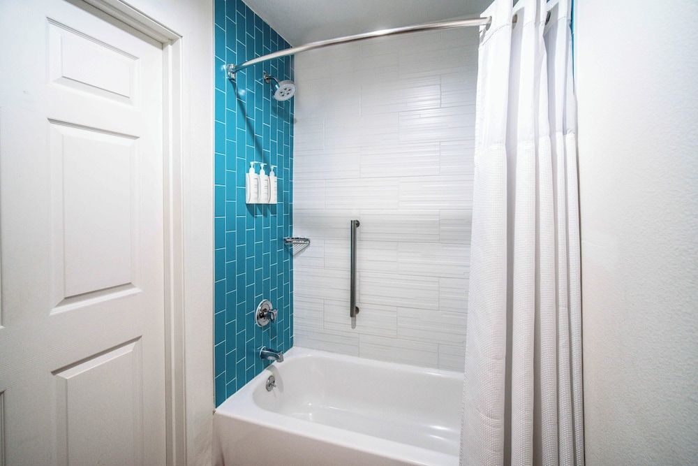 The Kinney - Venice Beach Room, 2 Queen Beds, City View 8