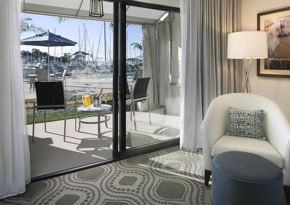 Deluxe Room, 1 King Bed, Balcony, Marina View