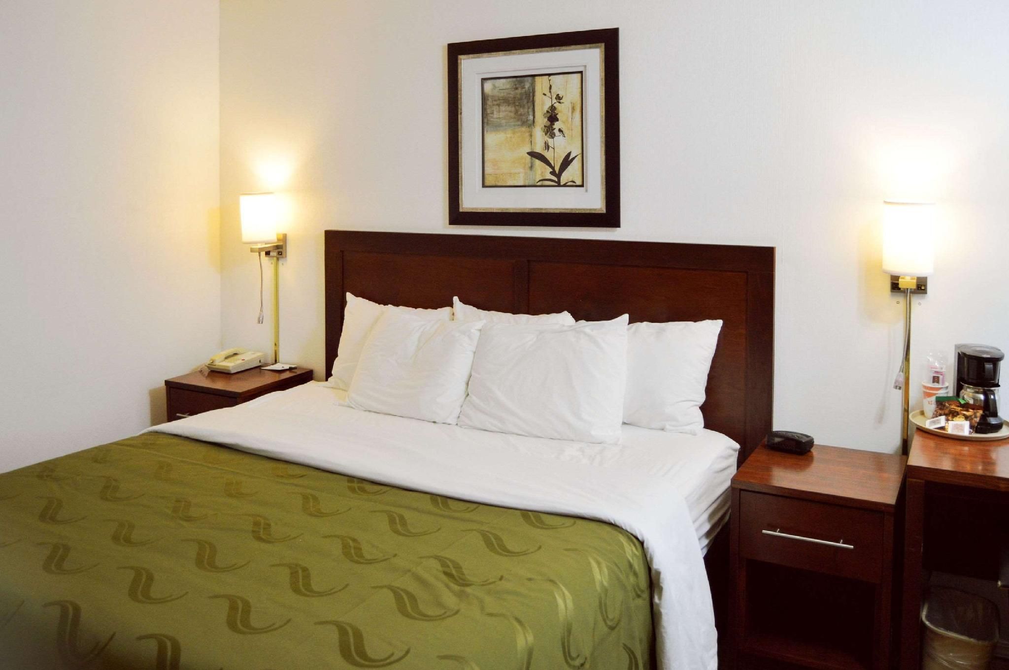 1 King Bed, Nonsmoking