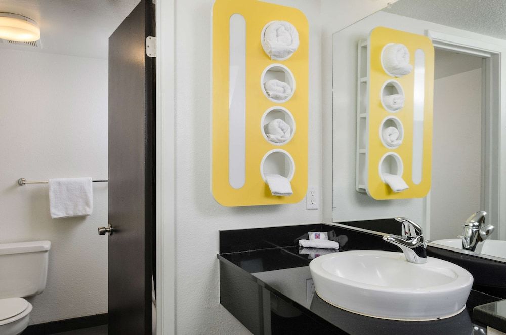 Motel 6 Merced, CA Standard Room, 2 Double Beds, Non Smoking 9