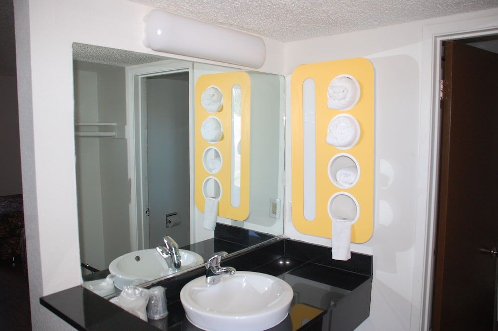 Motel 6 Merced, CA Standard Room, 2 Double Beds, Non Smoking 11